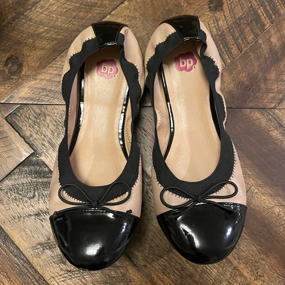 Nordstrom bp Mindy cap toe black and tan ballet flats size 5.5
